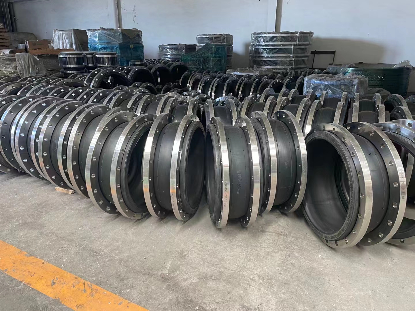 316L不銹鋼橡膠軟接頭發(fā)貨.jpg